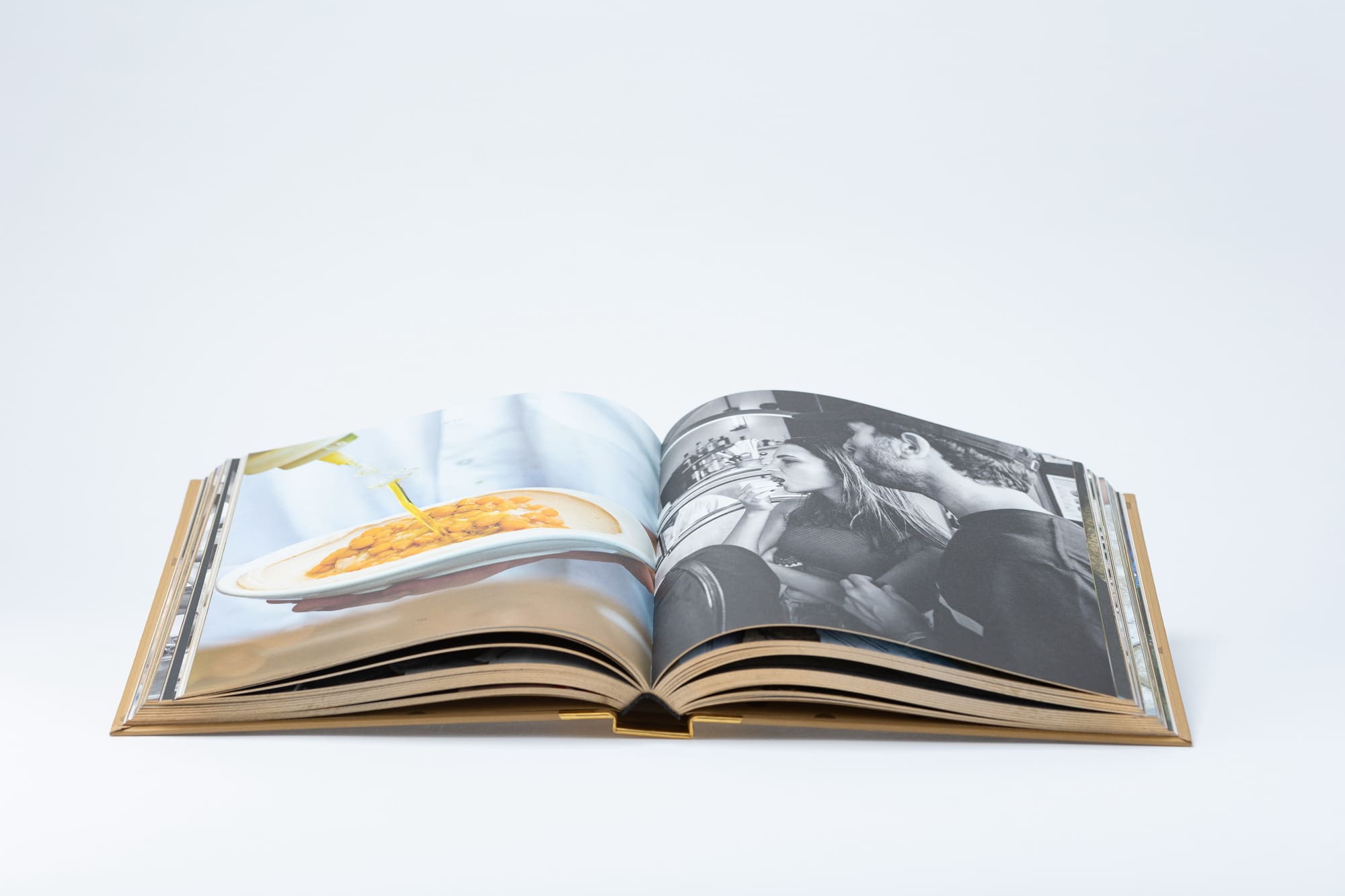 ספר בישול חומוס כריכה קשה שוכב פתוח הודפס בער הדפסות