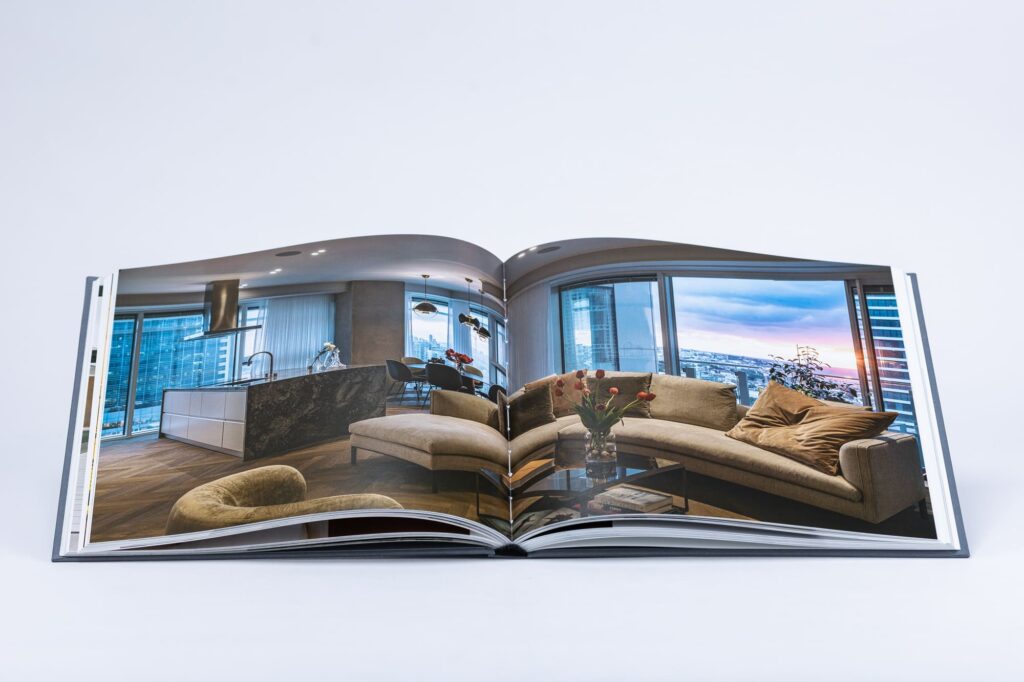 ספר קטלוג מיזוג דייקין כריכה קשה פתוח הודפס ע״י דפוס ע.ר הדפסות