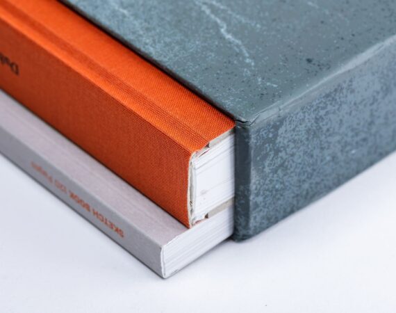 מאגד ספרים כריכה קשה דובי הראל תקריב 21 הודפס ע״י דפוס ע.ר הדפסות